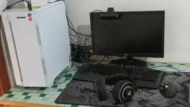 PC Gaming CPU, monitor 18 inc, kamera buat zoom, kiboard mouse