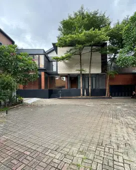 Dekat Senayan, SCBD. Rumah Dijual Kebayoran lama - Area Permata Hijau