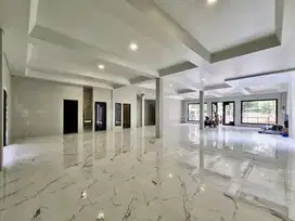 GEDUNG 3 LANTAI SENOPATI GUNAWARMAN STRATEGIS COCOK USAHA KOMERSIL