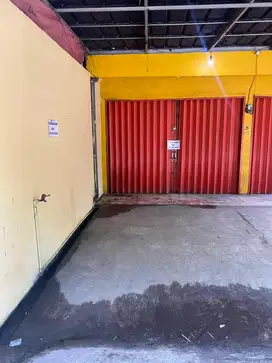 Disewakan Tahunan Ruko pinggir jalan lokasi strategis Murah