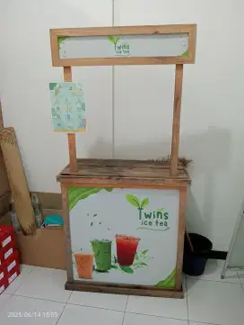 Meja es teh dan banner
