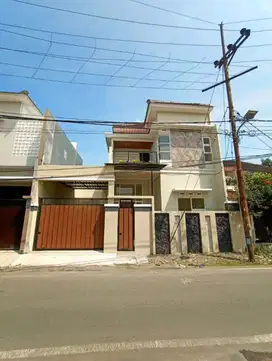 Rumah baru siap huni 2 lantai sulfat blimbing 1 M malang