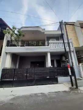 Rumah 2 Lantai di Kayu Putih
