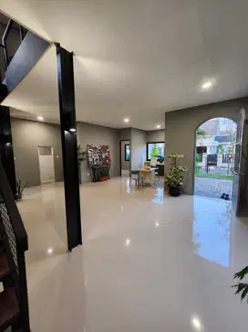 Rumah Modern Tropis Dekat Akses Tol, Pasar Modern di Ciater Permai