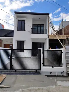 Rumah Baru Gaya Klasik Modern 4 Kamar Di cisaranten kulon Arcamanik