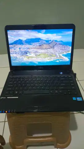 Laptop Fujitsu LH532