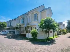 RUMAH HOOK DUA LANTAI AREA SUHAT MALANG
