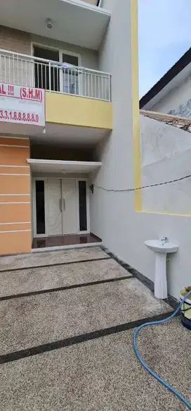 Jual rumah baru gress 2 lantai minimalis kutisari indah murah