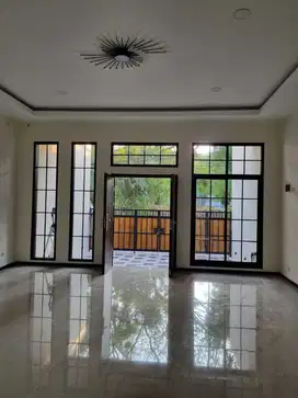 Jual rumah 2 lantai baru gress semolowaru Noll jalan merr