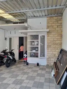 Jual rumah minimalis siap huni tambak Medokan ayu
