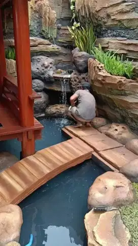 Kolam relief dan taman minimalis