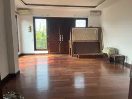 Rumah Hoek PIK Walet (310m2)  3,5 lt Ada Pool Siap Huni