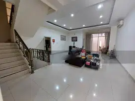 Rumah Garden House PIK uk 10x25 Sudah Renov SHM Siap KPR