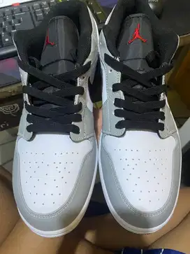 Sepatu Snekaers Nike Air Jordan 1 Low Light Smoke Grey