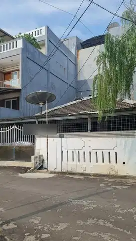 Rumah tua Muara Karang hitung tanah, 10x15m