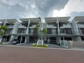Rumah Mewah Mozart golf island uk 8x20
