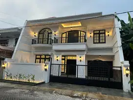DIJUAL RUMAH MANYAR KERTOADI MODERN KOLONIAL STYLE