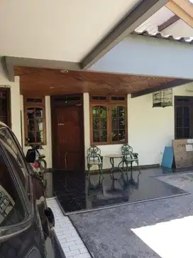 DIJUAL RUMAH RAYA SUKOMANUNGGAL BISA UNTUK KOMERSIAL AREA