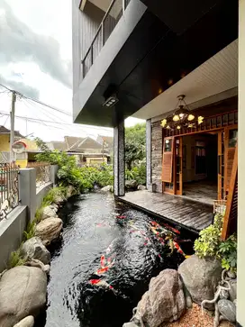 Rumah Mewah dengan Rooftop dan Karaoke Room di Trihanggo