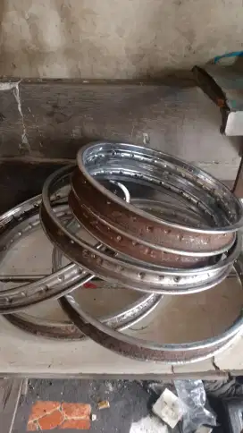 Mencari bukan menjual pelk besi bekas yg sudah kropos/rusak