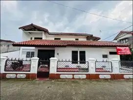 Siap huni dalam kompleks, bebas banjir . Jatiwaringin