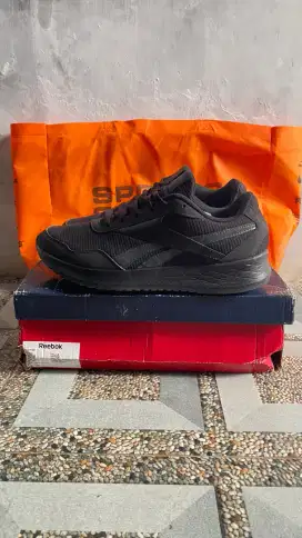 Sepatu Reebok Uk 43 fit 42