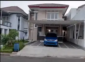 Rumah cantik swimmingpool/kolam renang kota wisata Cibubur