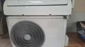 Ac - Merek Midea 1 1/2 PK