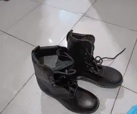 Sepatu pdl polri