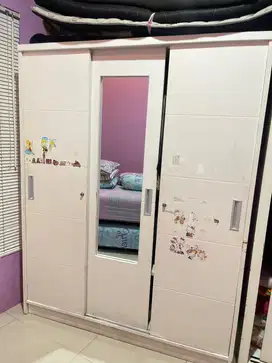 Lemari 3 pintu sliding