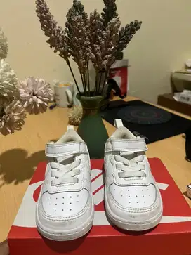 Sepatu anak Nike (untuk usia 6-1 tahun)