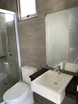 Dijual/Disewakan Rumah Cantik di Miami,Hoek, Samping Danau, Furnished