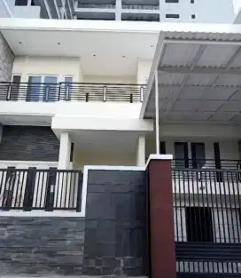 Disewakan rumah di graha family L160