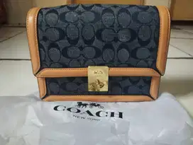 Coach hutton shoulder bag