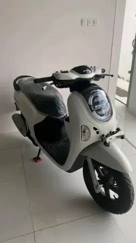 HONDA SCOOPY PRESTIGE WHITE