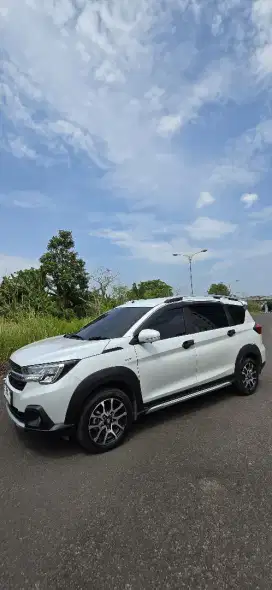 Suzuki XL7 Bensin A/T 2022 Putih