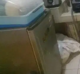 Kulkas Toshiba bekas