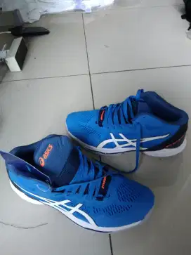 Sepatu voly ball masih baru cuman di coba aja