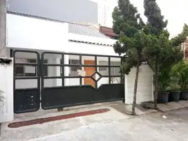 Disewakan Rumah 1 1/2 lantai di Tanjung DurenTimur