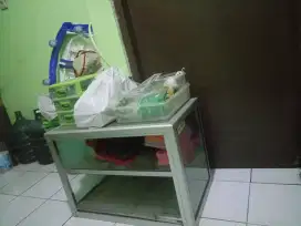 Jual etalase bekas istri dagang kli ada yg minat