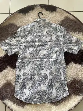 Kemeja h&m tiger print size xs bandung