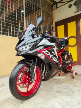 Kawasaki Ninja250 / ZX 25R 2021 ABS SE KTQRS, Black Premium Metalic.