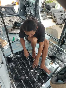 Peredam suara plus pemasangan