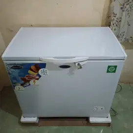 Dijual Freezer bekas kondisi masih sangat bagus