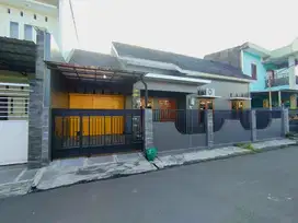 Rumah Cantik Strategis Terawat Siap Huni Dekat Jalan Raya