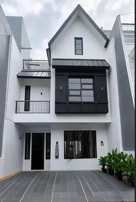 Dijual rumah baru cantik 3 tingkat dengan  5 KT  di Jagakarsa