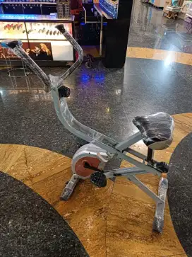 Sepeda statis jumbo bekas display toko magnetik
