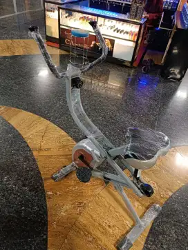 Sepeda statis magnetik jumbo bekas display toko