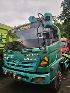 HINO  head trailer SG 260 ti  thn 2010 tractor head