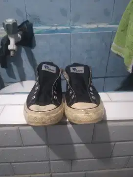 Sepatu ventela original